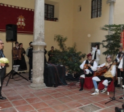 La Infanta Doña Elena, durante la jota de bienvenida en la Casa de Real Maestranza de Caballería de Zaragoza.